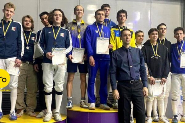 Закарпатські фехтувальники здобули срібло на юніорському чемпіонаті України