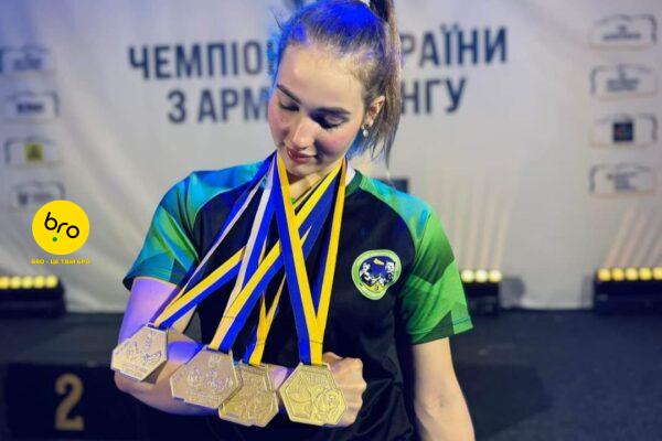 Закарпатка Богдана Лехман здобула чотири золоті медалі на чемпіонаті України з армрестлінгу
