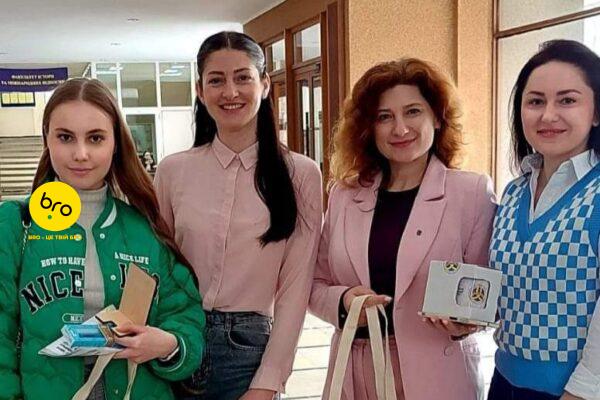 В Ужгороді за сортування сміття молодь заохочують подарунками