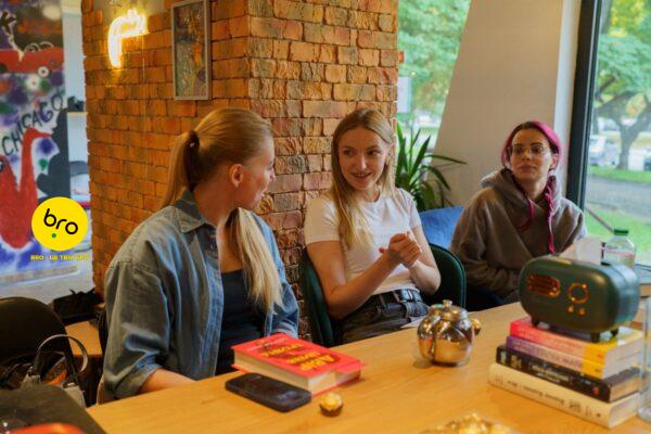 Де кава пахне книжками: як ужгородська кавʼярня «КІНК» створює простір натхнення. ФОТО